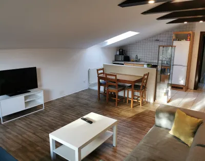Zum Einzug bereit! Dachgeschoßwohnung inkl. BK, Strom, Heizung & Warmwasser, SAT-TV, WiFi, uvm. – Bild 2