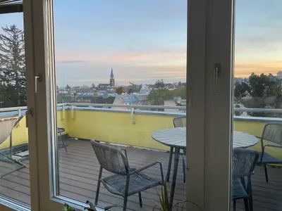 Exklusive Dachterrassenwohnung mit Weitblick: Licht, Ruhe und Lebensqualität im 18. Bezirk – Bild 2