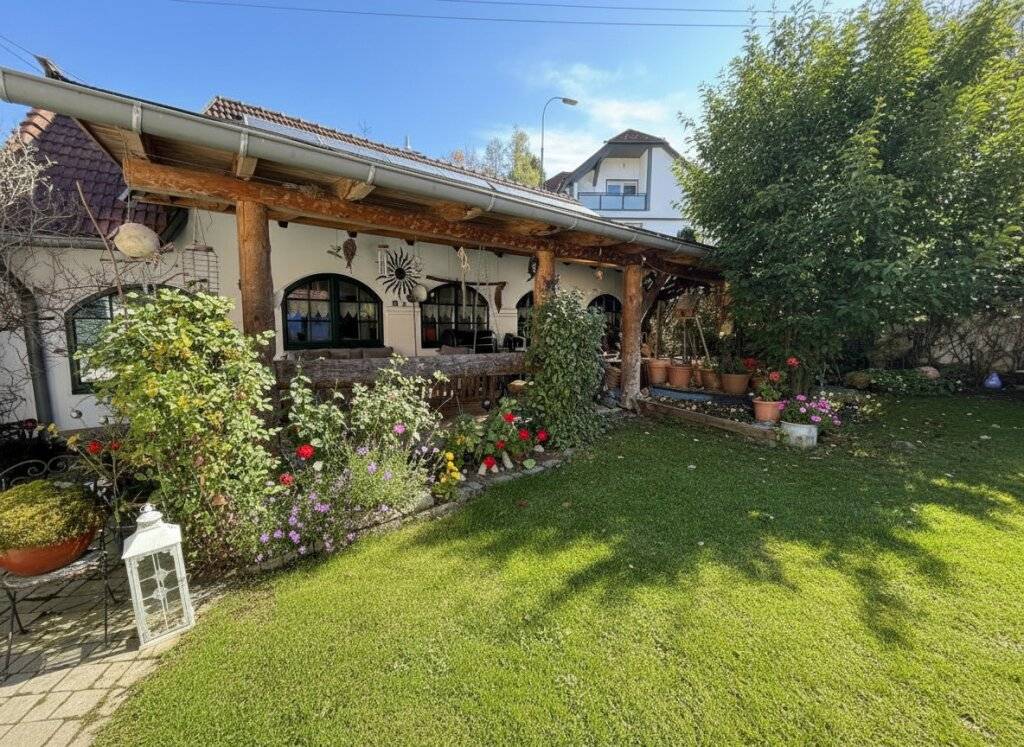Ein Zuhause mit Geschichte - Charmantes Bauernhaus in traumhafter Ruhelage - BJ 1860 - Laufend Modernisiert - ca. 472m² GFL - ca. 240 m² NFL - 5 Zimmer - Möbliert - Kamin - Einbauküche - Garten - Te – pohled 2