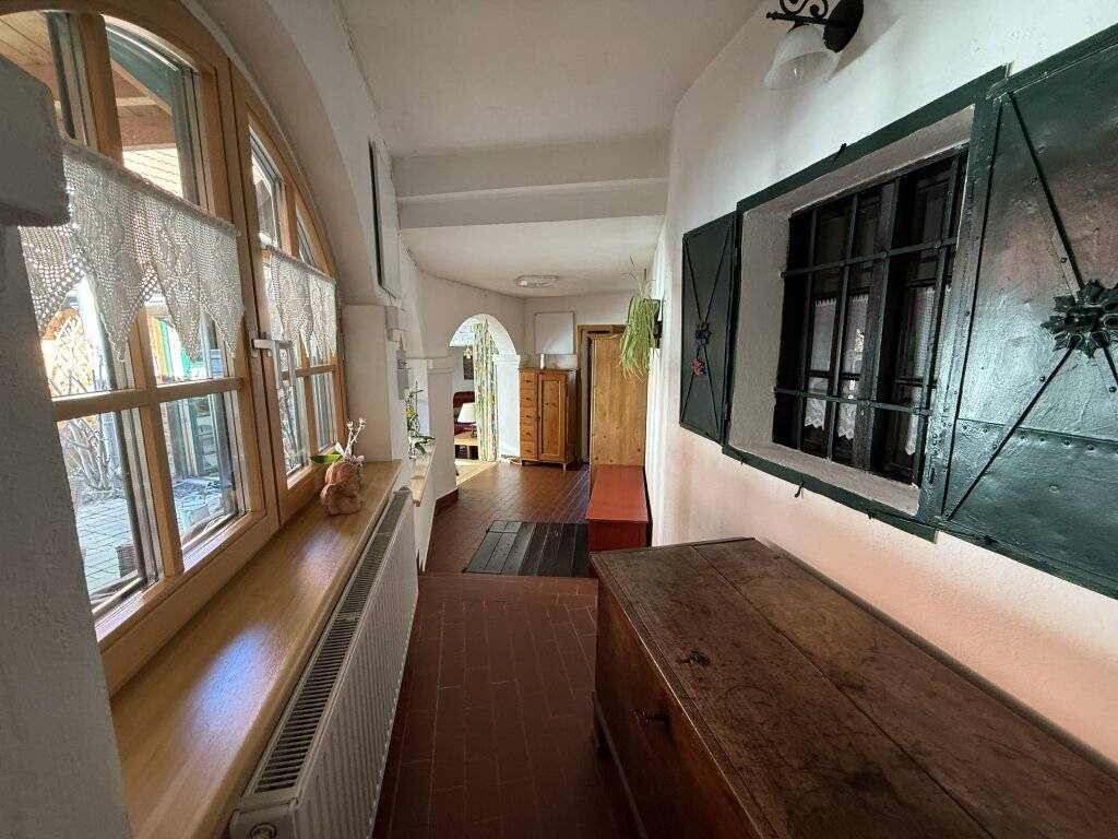 Ein Zuhause mit Geschichte - Charmantes Bauernhaus in traumhafter Ruhelage - BJ 1860 - Laufend Modernisiert - ca. 472m² GFL - ca. 240 m² NFL - 5 Zimmer - Möbliert - Kamin - Einbauküche - Garten - Te – pohled 3