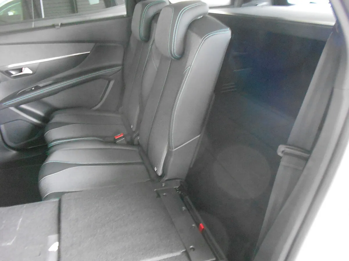 Peugeot 5008 1.5 BlueHDi 130 FAP Allure Pack (EURO 6d) – Bild 16