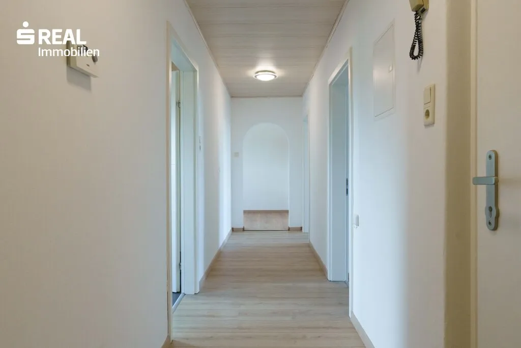 Wunderschöner Ausblick und Ruhelage - DG mit 64m², 2 Zi plus Wohnküche laufend saniert! - Ansicht 2