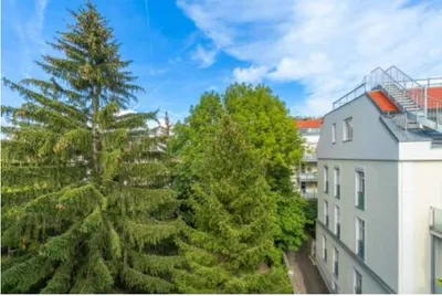 Grünblick - tolle Zwei-Zimmer-Wohnung im DG mit Terrasse in Baumgarten – Bild 2
