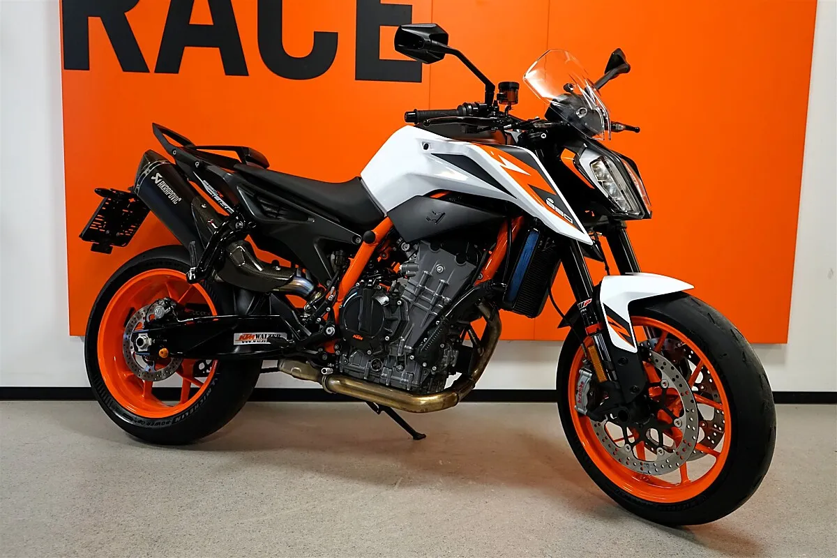 KTM 890