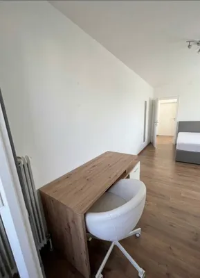 Helles, voll möbliertes WG-Zimmer mit eigener Loggia im 3. Bezirk