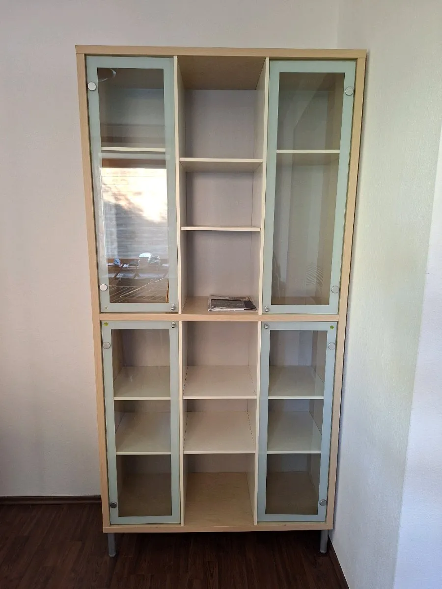 Ikea Magiker Regal inkl. Glastüren, € 30,- (8322 Mitterfladnitz)