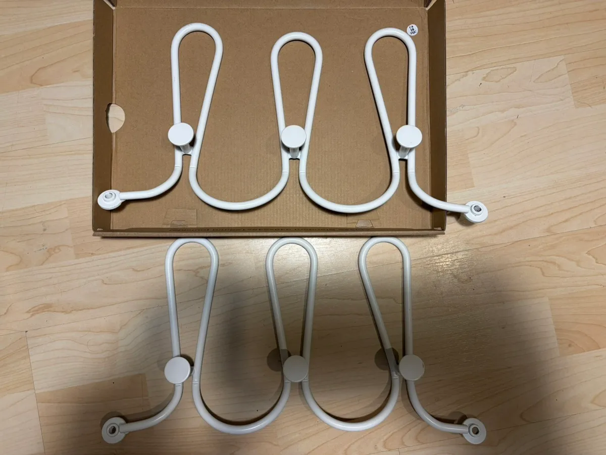 2 IKEA LOGGA Vintage Wandgarderoben Garderobe Kleiderhaken Garderobe Haken- weiß, Metall, € 7,- (1100 Wien)