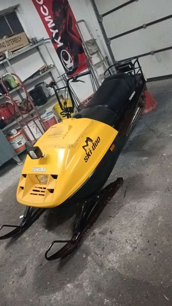 skidoo tundra Schneemobil