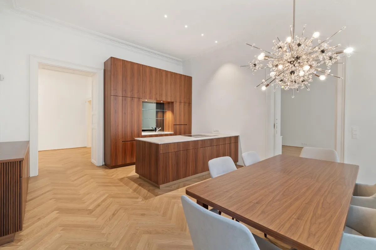 Bel-Etage Stadtwohnung: mit beeindruckender Deckenhöhe - Ansicht 2