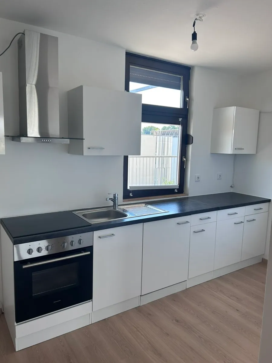 Erstbezug nach Renovierung | Sonnige 2-Zimmer-Wohnung mit Weitblick & Tiefgarage - Ansicht 3