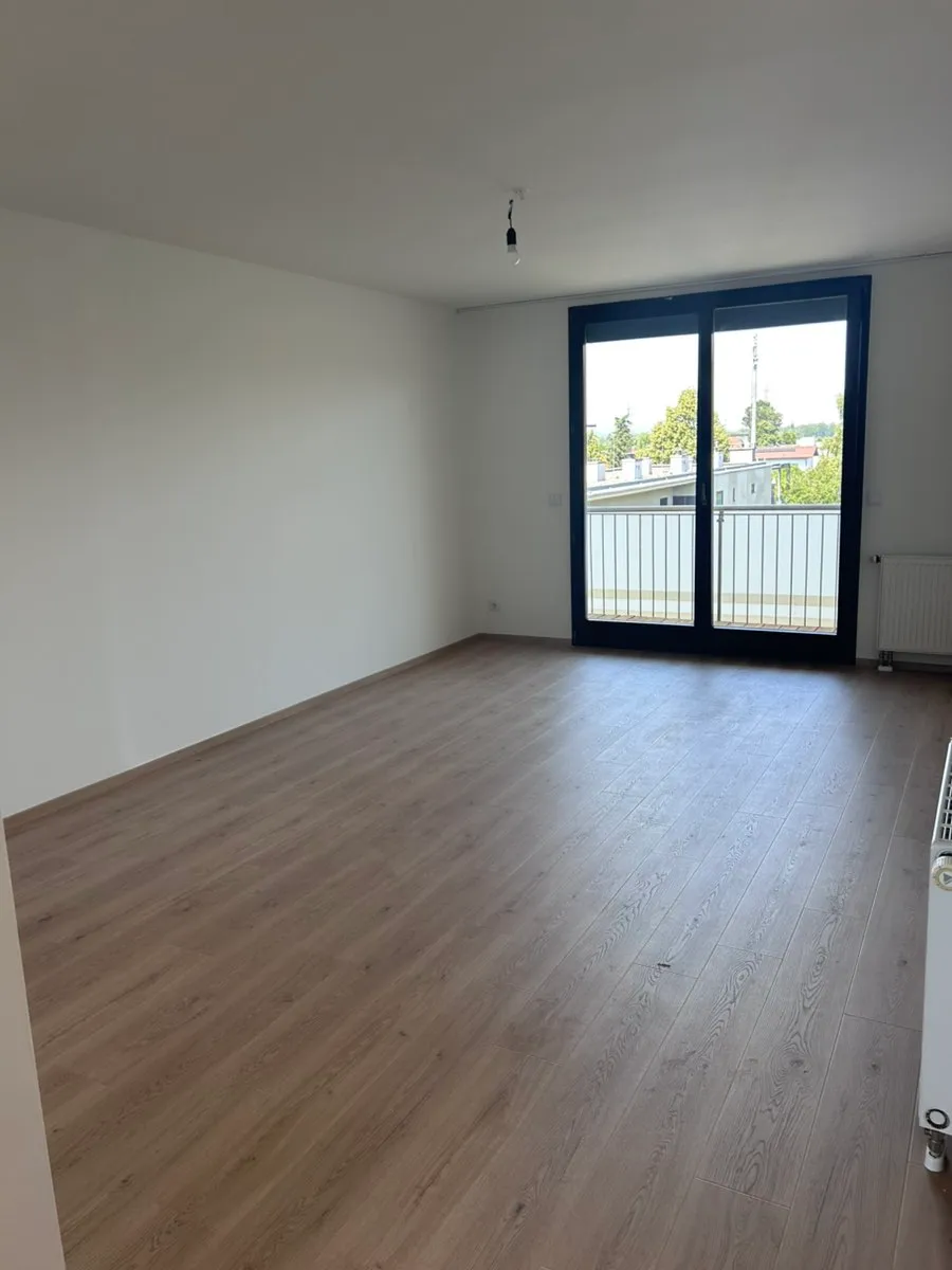 Erstbezug nach Renovierung | Sonnige 2-Zimmer-Wohnung mit Weitblick & Tiefgarage - Ansicht 2