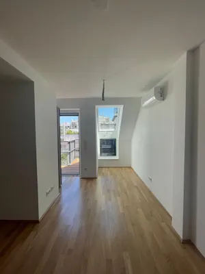 Erstbezug: Neu errichtete 2 Zimmer Dachgeschosswohnung mit Balkon – Bild 2