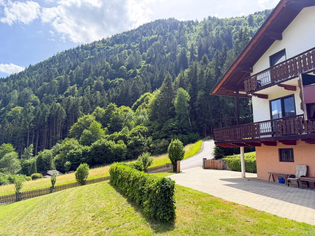 TRAUMHAFTE SONNEN- UND AUSSICHTSLAGE - RENOVIERTES WOHNHAUS MIT NEBENGEBÄUDE UND GROSSZÜGIGEM GARTEN, Sachsenburg