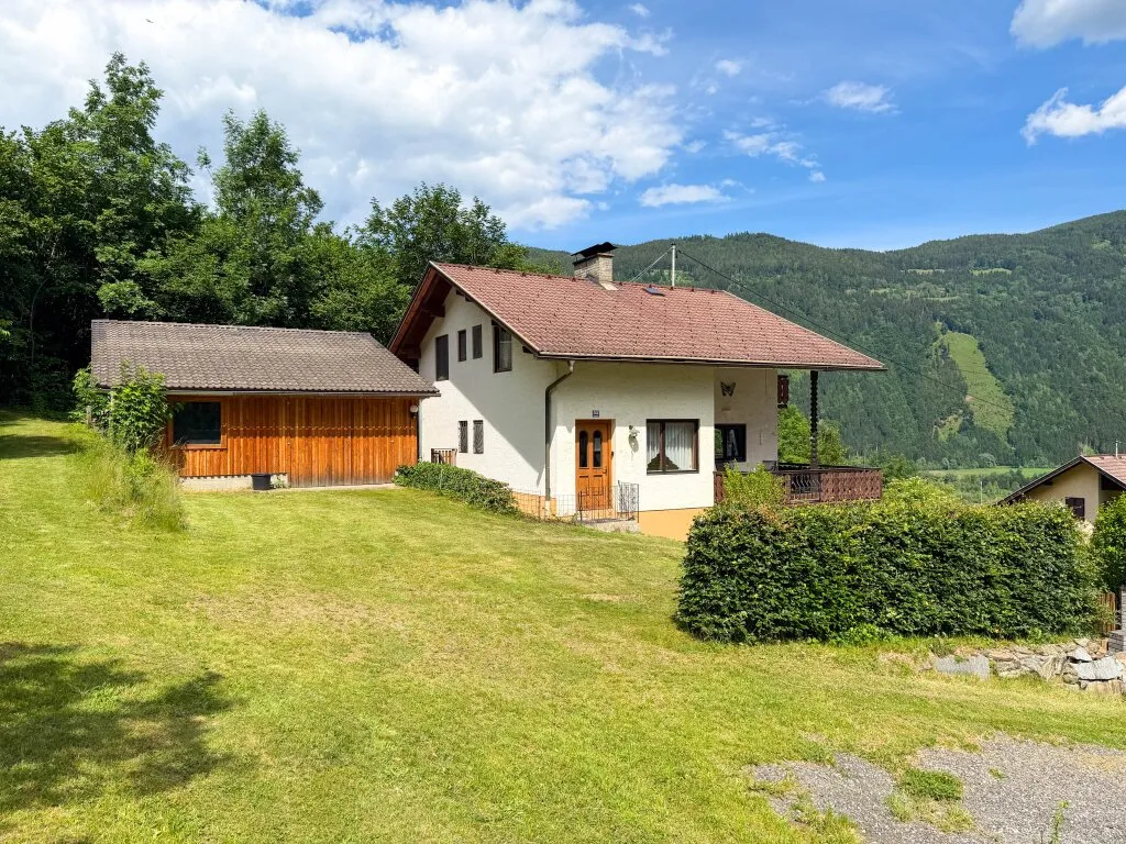 TRAUMHAFTE SONNEN- UND AUSSICHTSLAGE - RENOVIERTES WOHNHAUS MIT NEBENGEBÄUDE UND GROSSZÜGIGEM GARTEN - Ansicht 2