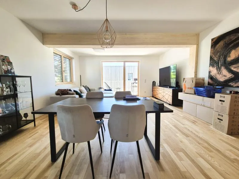 Top A06 im Baumwerk Freistadt! 88,19 m² WNFL + Balkon + Loggia, 3 Zimmer, Küche möbliert, inkl. Tiefgarage! Barrierefrei! – pohled 3