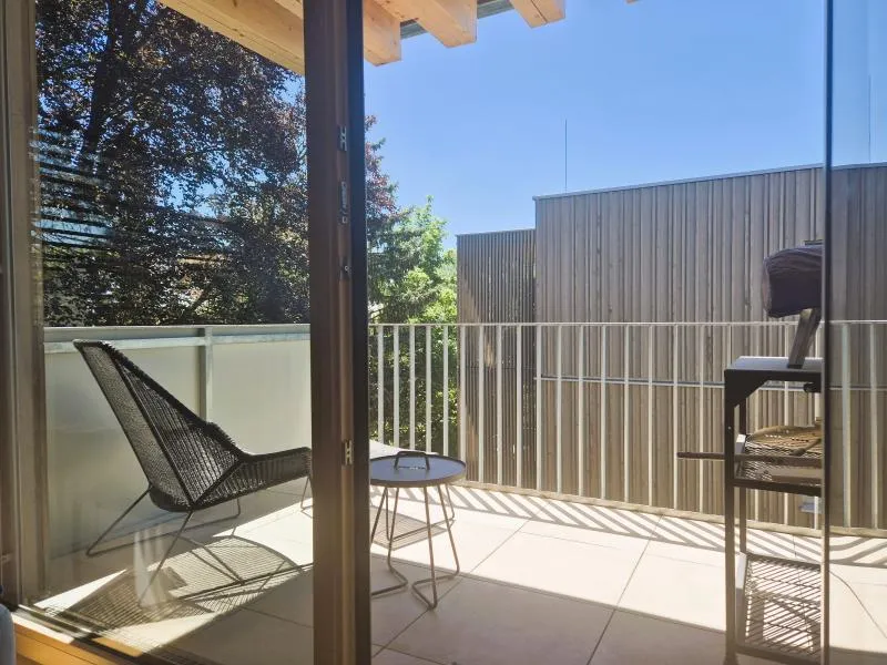 Top A06 im Baumwerk Freistadt! 88,19 m² WNFL + Balkon + Loggia, 3 Zimmer, Küche möbliert, inkl. Tiefgarage! Barrierefrei! – pohled 2