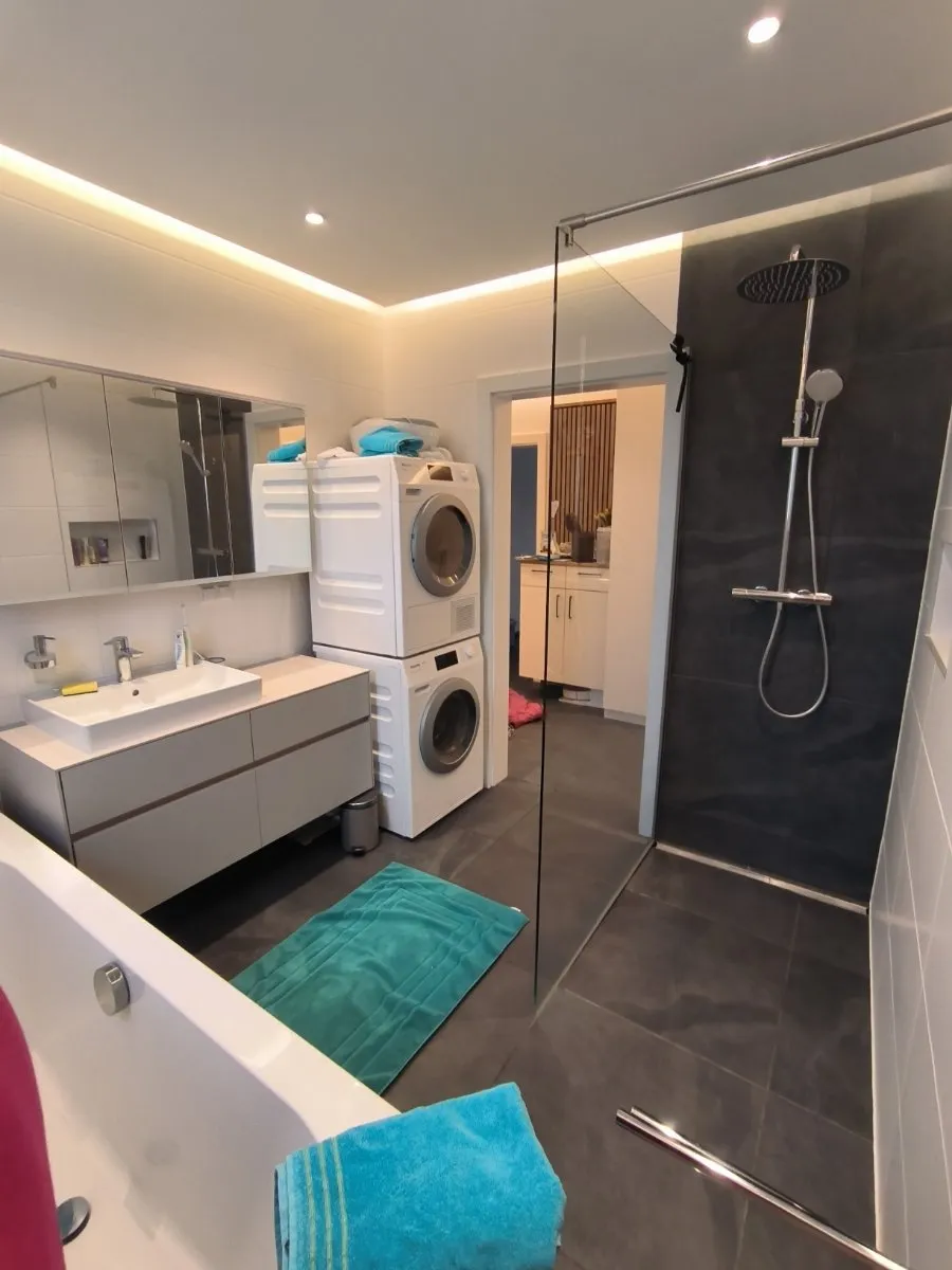 Schöne Neubauwohnung mit Schlossblick – pohled 2