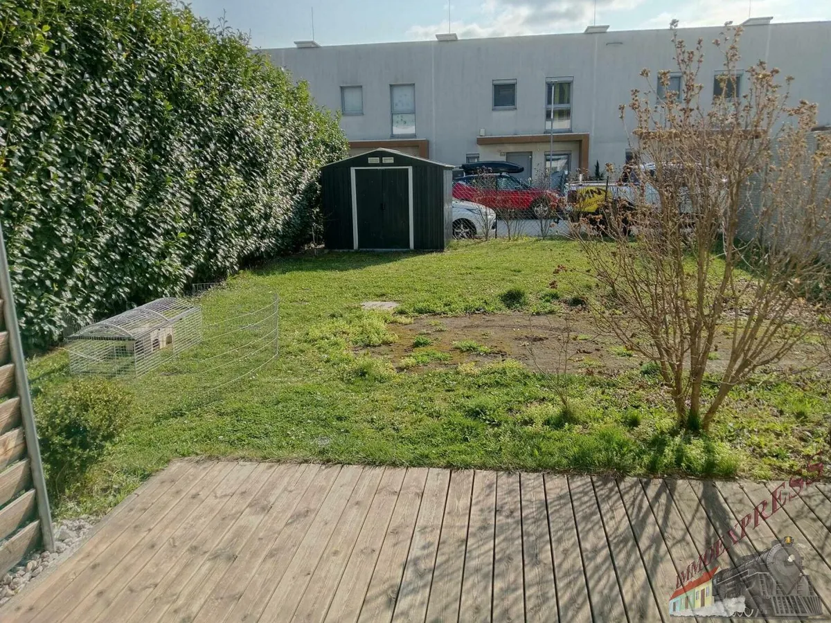 Stilvolle Doppelhaushälfte mit kleinem Garten und 2 PKW-Stellplätzen in Traiskirchen wartet auf Sie! - Ansicht 3