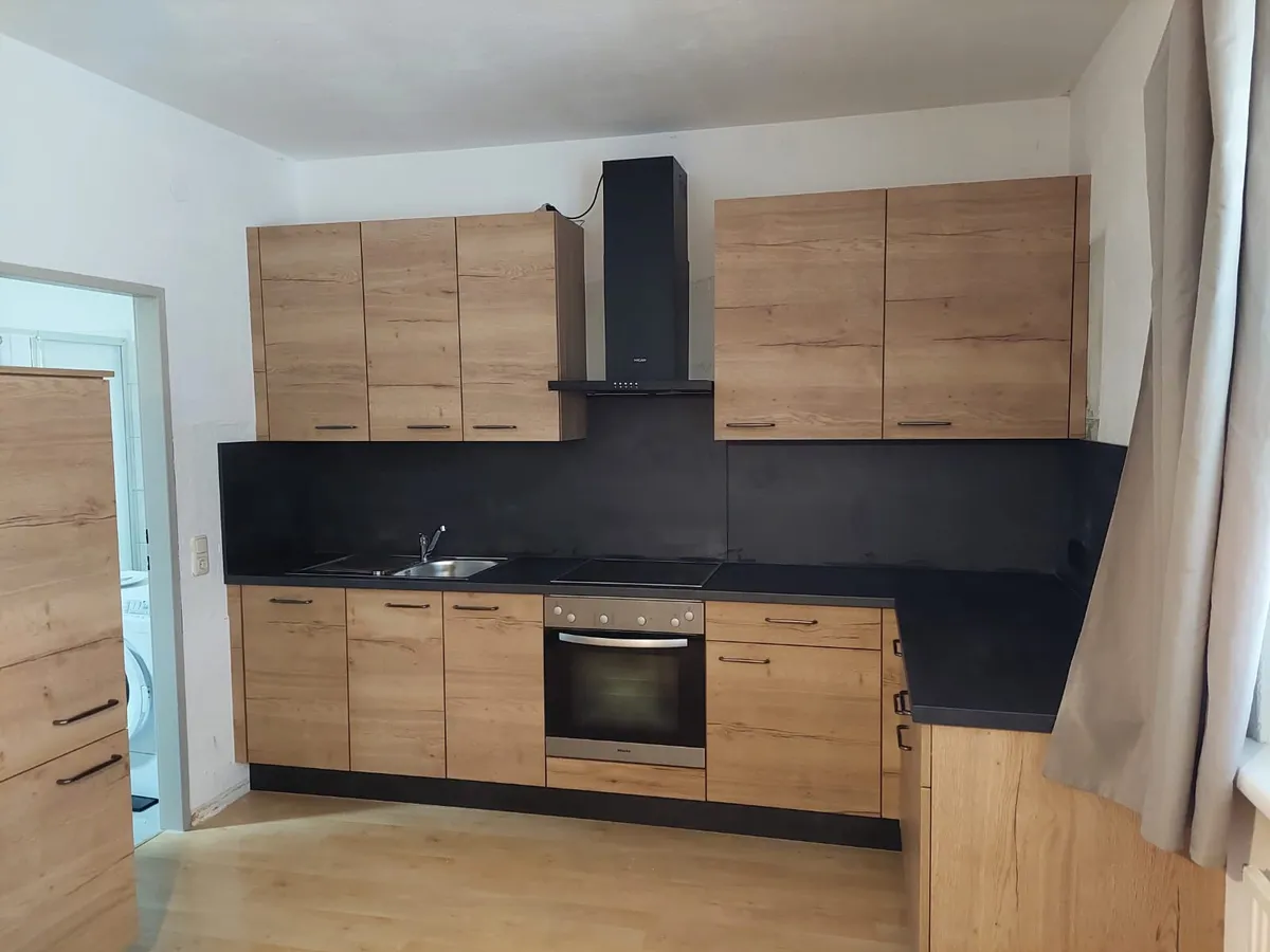 Nette 2,5 Zimmerwohnung mit Loggia - Ansicht 2