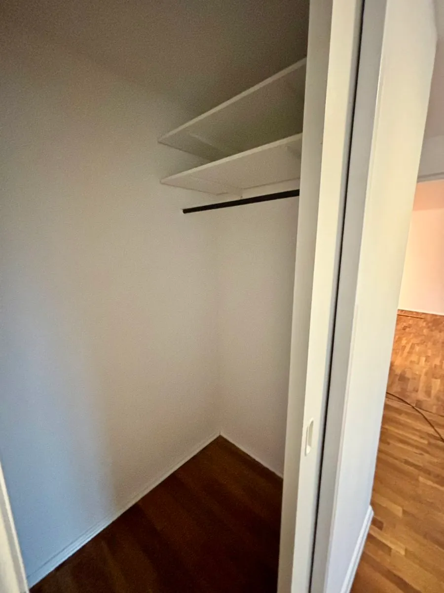Charmante Altbauwohnung am Mühlbach mit Blick auf den Ledererturm - 52 m² - Ansicht 3