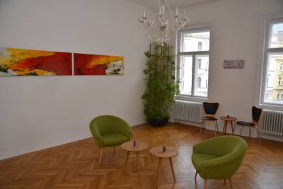 Topsanierter 97 m² Stilaltbau vis á vis Raimundtheater - Wohnung | Studenten-WG | Praxis/ Büro möglich – Bild 2
