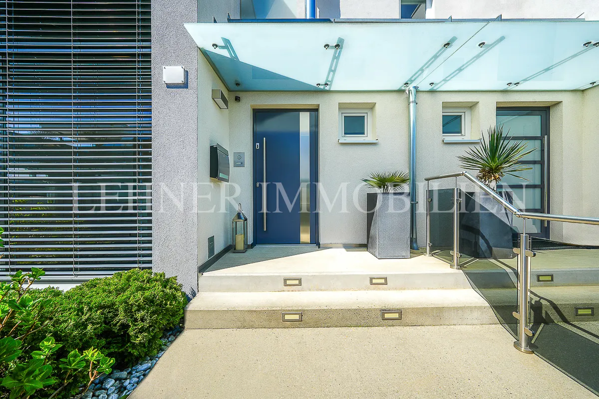 *** TOP LAGE - NÄHE SCHLOSS ST. MARTIN - LOFT-REIHENHAUS MIT PRIVATGARTEN UND GRÜNBLICK *** - Ansicht 2