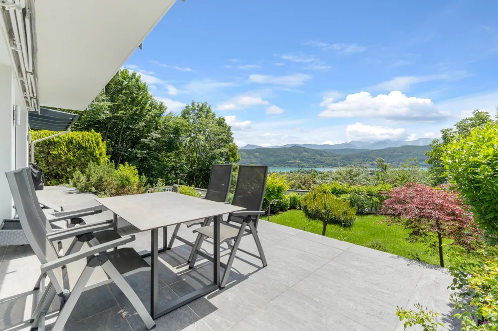 Villa mit spektakulärem Seeblick - Widok 3