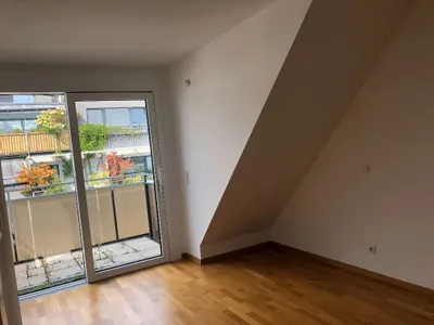Dachgeschoss-Wohnung mit tollem Schnitt in Ruhelage zu vermieten – Bild 3