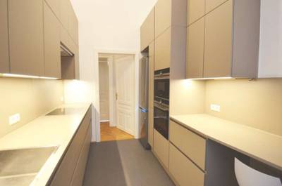 Traumhafte 5-Zimmer-Balkonwohnung in schönem Stilaltbau – Bild 3