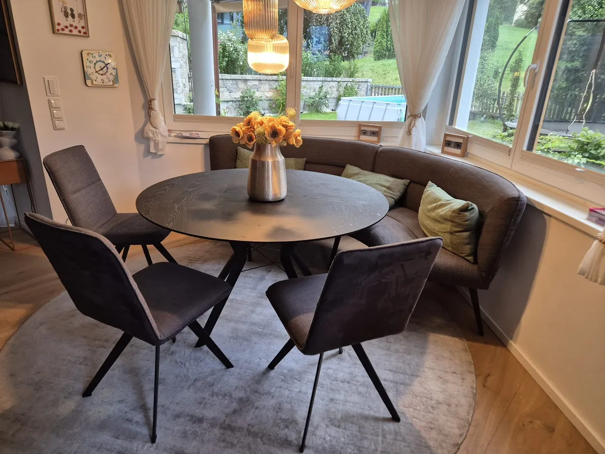Eckbank rund mit Tisch, € 400,- (6071 Aldrans)