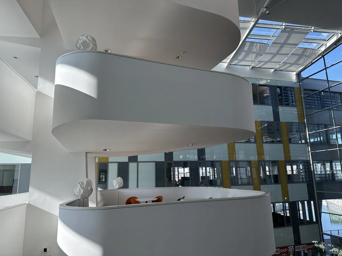 Im modernen Siemens Campus gelangen hochwertige ... - Vista 3