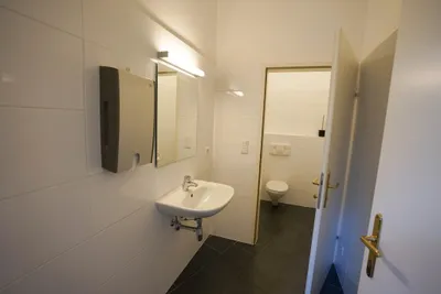 4-Zimmer-Gewerbeimmobilie mieten in Wien – 149 m², € 2.475 – Bild 9 von 11