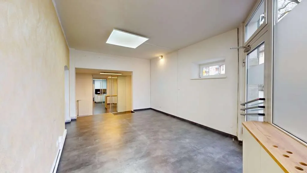 Raum für Ideen: Modern ausgestattetes Büro mit flexibler Nutzung & Parkplätzen - View 2