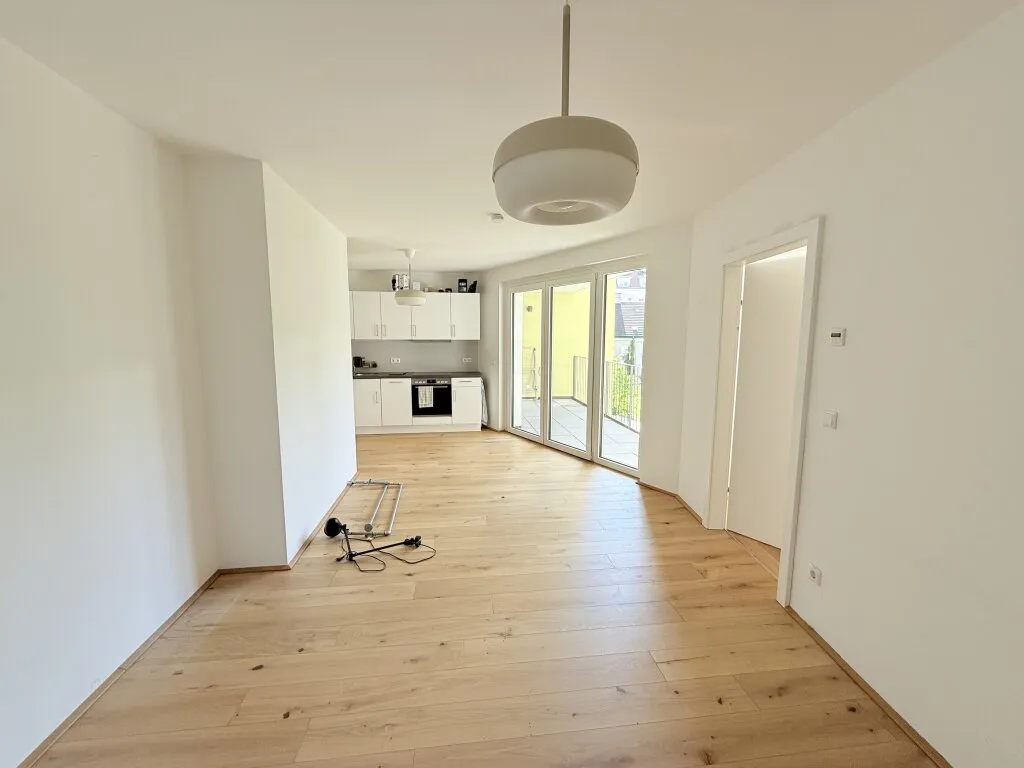Schöne 3-Zimmer Wohnung in ruhiger Gegend mit U-Bahn direkt vor der Tür - Ansicht 2