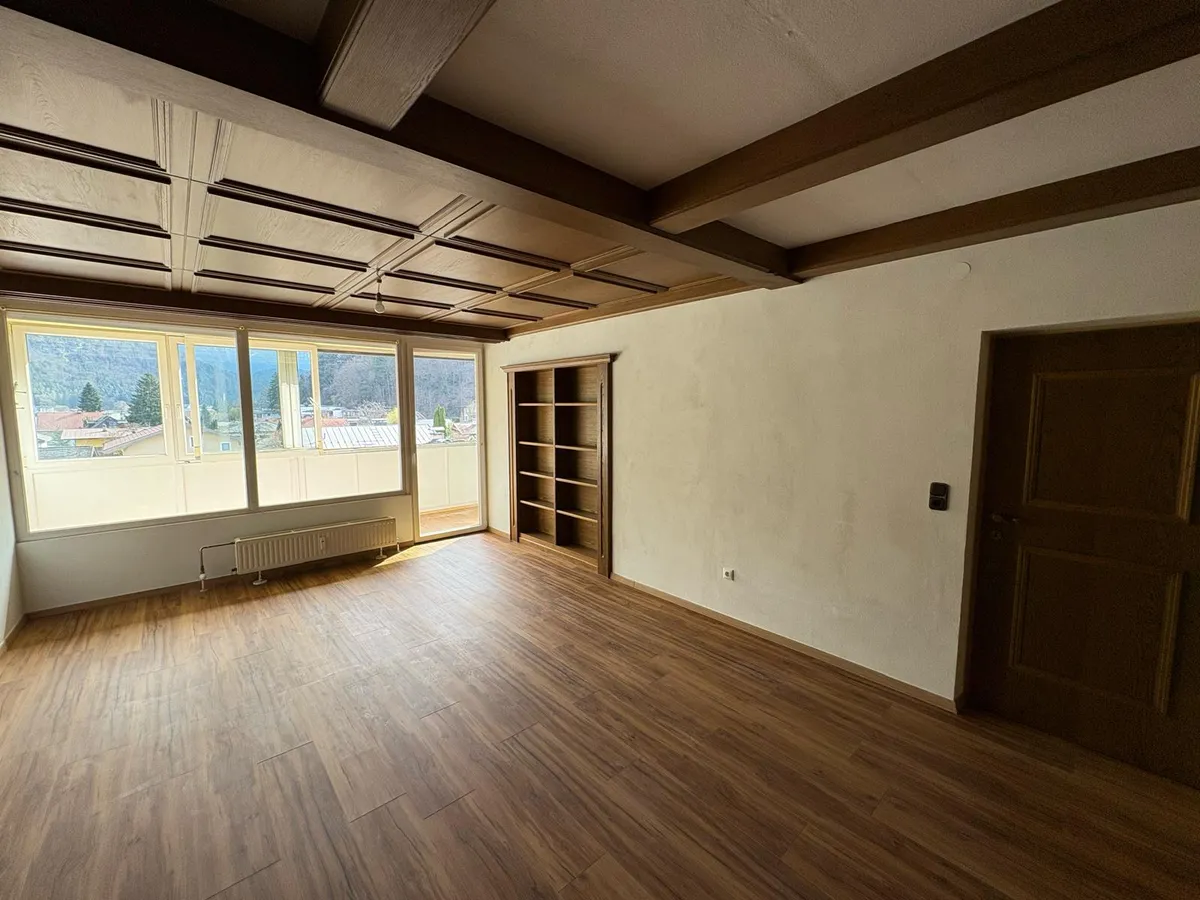 Einzigartige 3-Zimmer-Wohnung in bester Lage mit Festungsblick & Tischlerausstattung - oberster Stock, Wintergarten – pohled 3