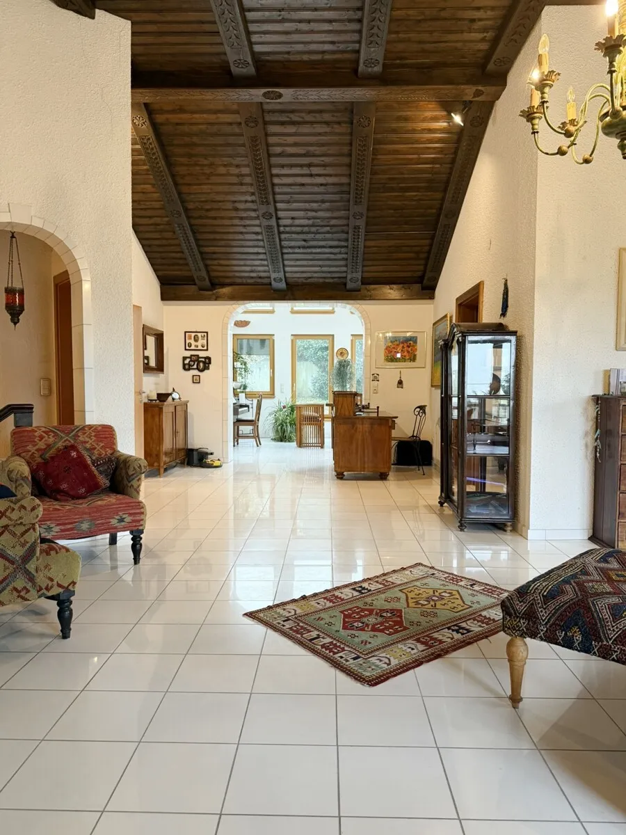 Wohnen mit Möglichkeiten - Familienhaus mit Einliegerwohnung & großem Garten in Neuhofen - Widok 3