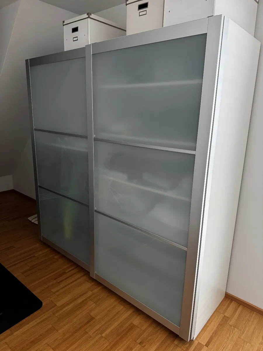 Ikea Pax Kleiderschrank mit Schiebetüren 200x200, € 50,- (1160 Wien)