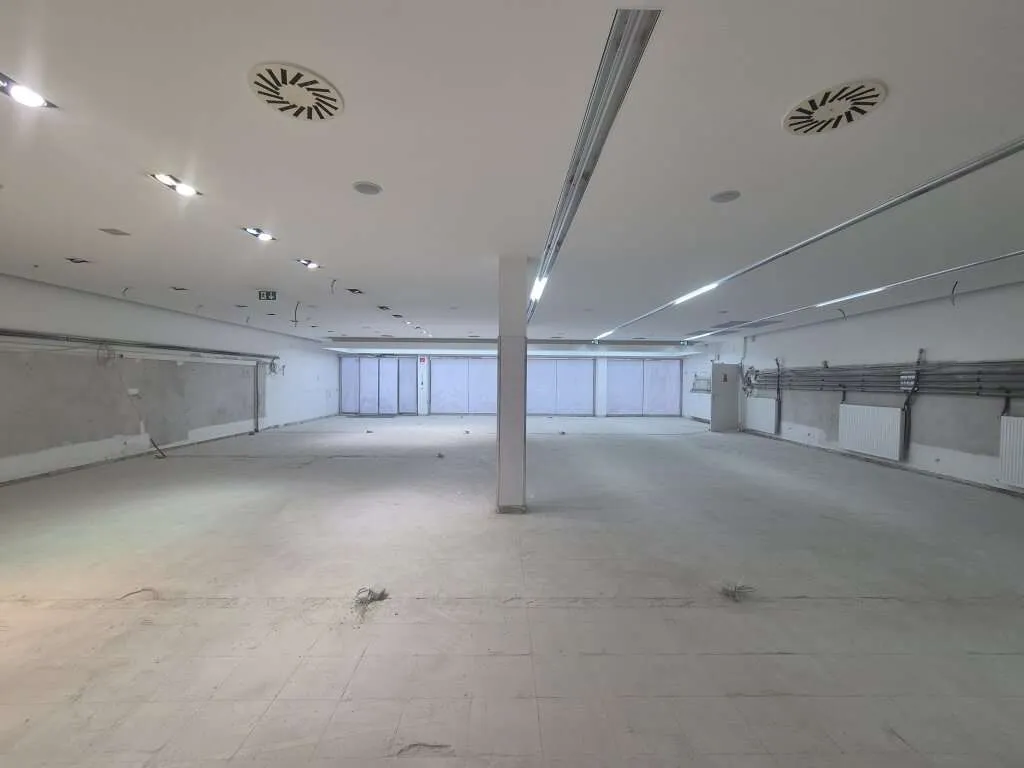 Großraum Geschäft in der Hauptplatzpassage Neunkirchen zu mieten! – pohled 2