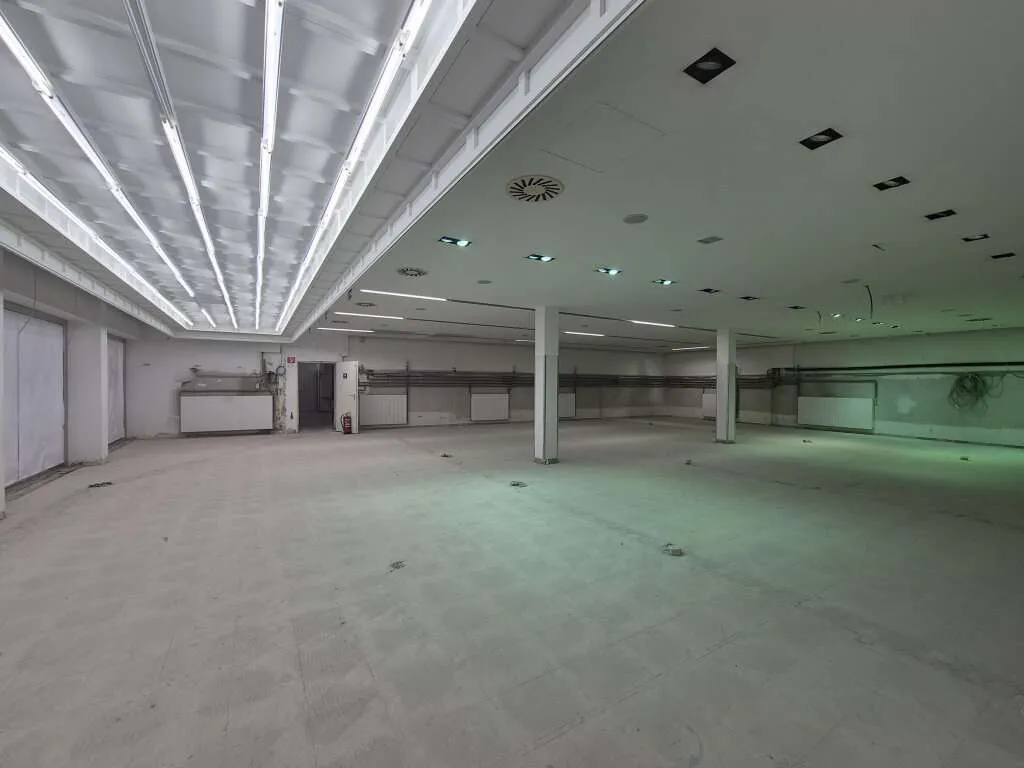 Großraum Geschäft in der Hauptplatzpassage Neunkirchen zu mieten! – pohled 3