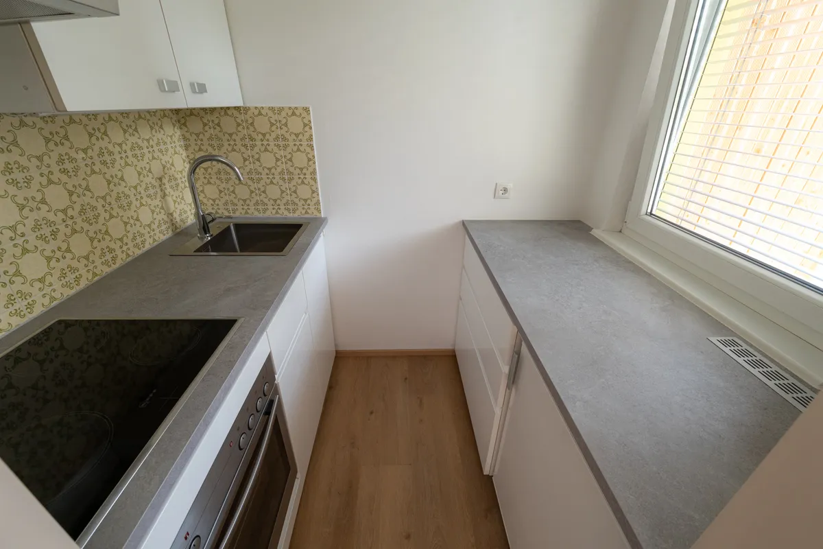 Schöne Garconniere in Innsbruck -Kranebitten, 30 m², herrliche Aussichts-, Ruhe-u. Waldrandlage, Südbalkon, Parkmöglichkeit, € 950 inkl. BK, verfügbar ab August 26, provisionsfrei - Ansicht 3