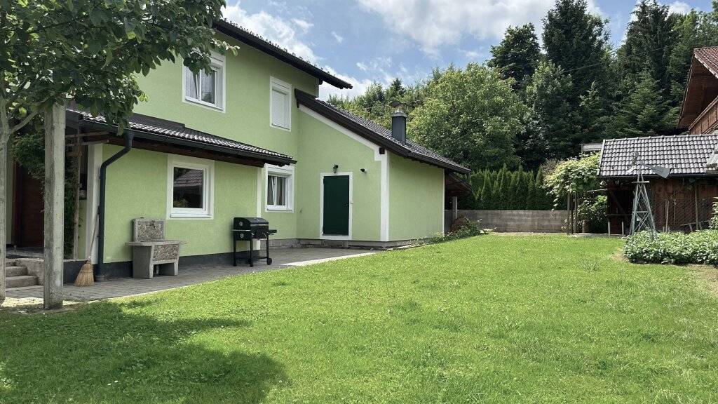 Modernes Haus mit zwei Wohneinheiten und großzügigem Außenbereich - Ansicht 2