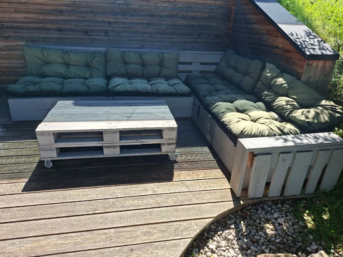 Paletten Lounge Set mit Polsterung für Terrasse, € 5,- (6136 Pill)