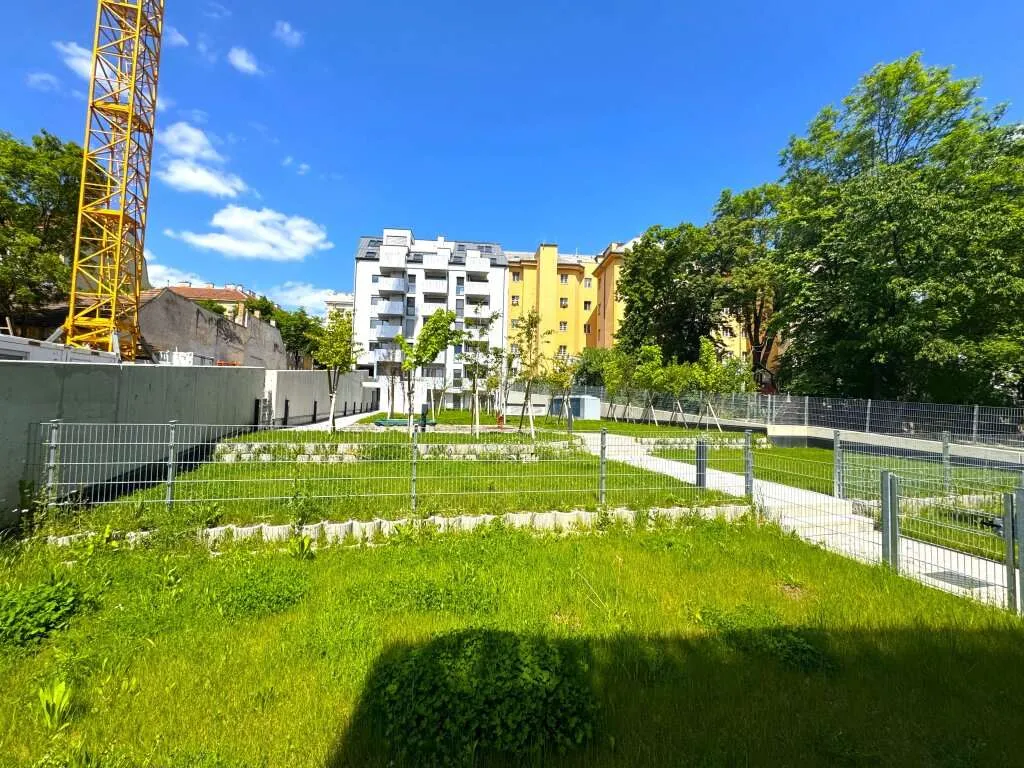 IDYLLE TRIFFT STADTLEBEN - FREIFLÄCHEN - LUFTWÄRMEPUMPE - KELLER - GARAGE - U-BAHN!, Wien