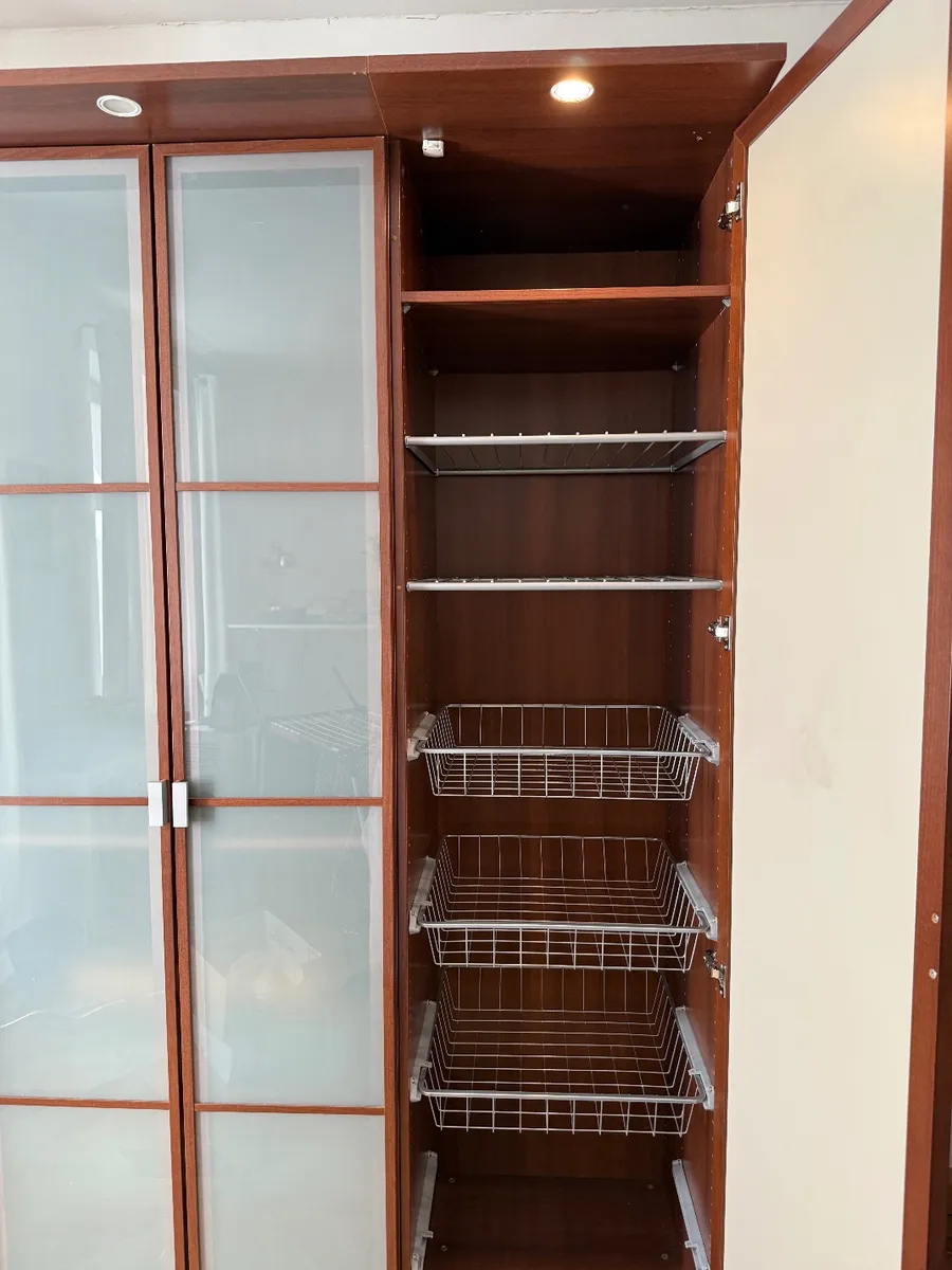 IKEA PAX Kleiderschrank - Braun - Inkl. Beleuchtung, € 180,- (1080 Wien)