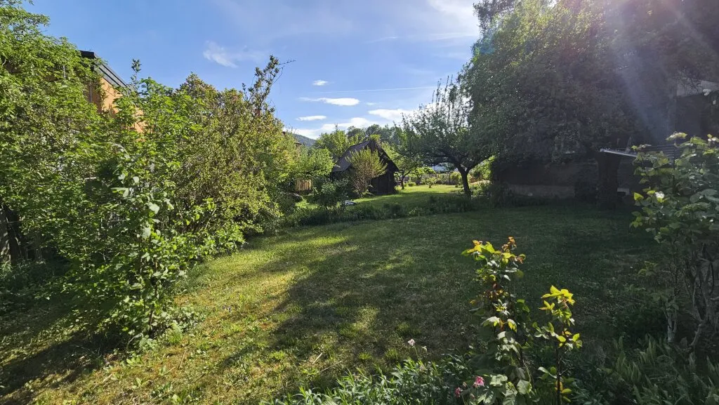 Zentral gelegen, sonnig, großzügiges Grundstück, Haus erweiterbar (auch als Bauprojekt geeignet), sehr gute Infrastruktur - Ansicht 3