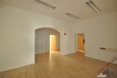 4-Zimmer-Gewerbeimmobilie mieten in Sankt Pölten – 180 m², € 2.327 – Bild 3 von 19