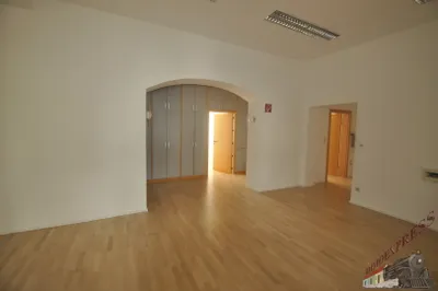 4-Zimmer-Gewerbeimmobilie mieten in Sankt Pölten – 180 m², € 2.327 – Bild 15 von 19