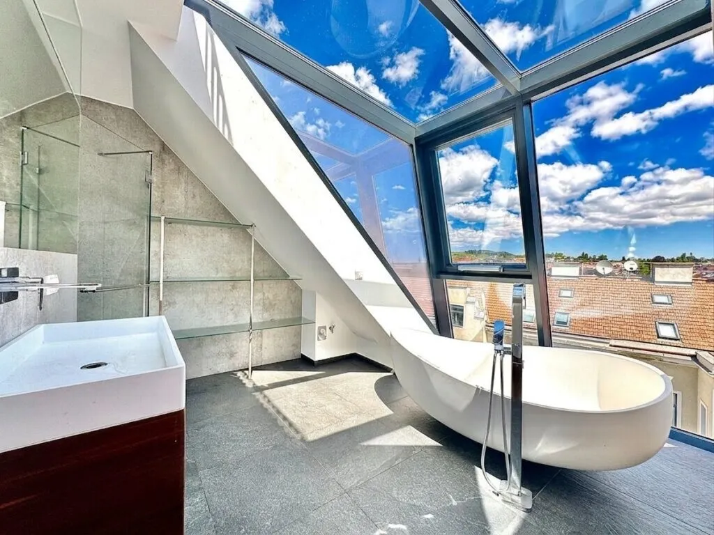 Atemberaubender Fernblick über Wien | Außergewöhnliche Glasflächen | Top-Ausstattung | 2 Terrassen I Nähe Aumannplatz - Ansicht 2