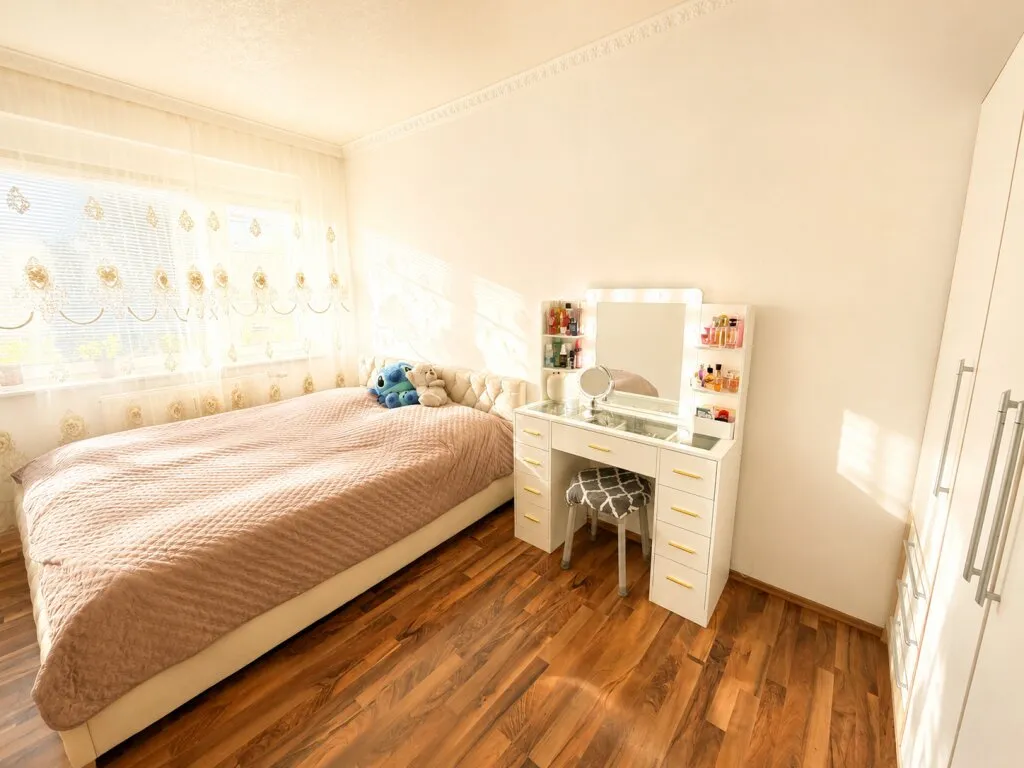 PERFEKT AUFGETEILTE 4-Zimmer-Wohnung mit ca. 92 m² & Parkplatz - Ansicht 3