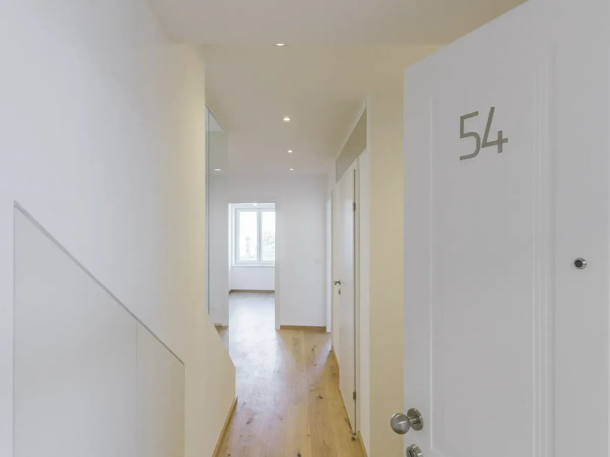 Vollklimatisierte DG-Maisonette mit Terrasse & 3 Schlafzimmern - Ansicht 2